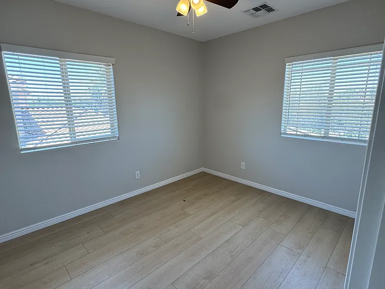 971 E Bellerive Pl — Photo 15