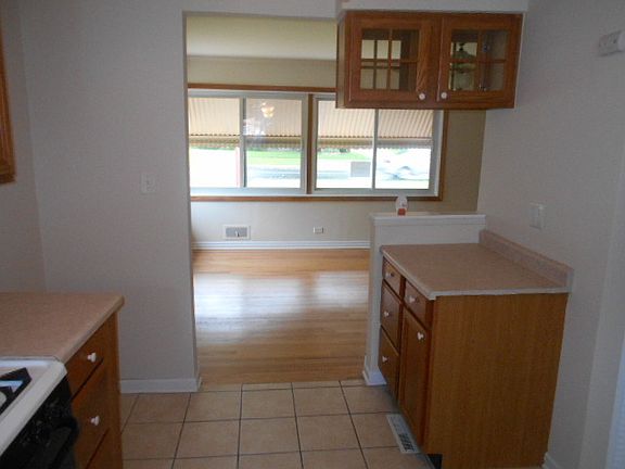 5th image of 1124 Hiawatha Dr