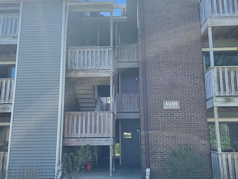 414 Ravens Crest Dr — Photo 1
