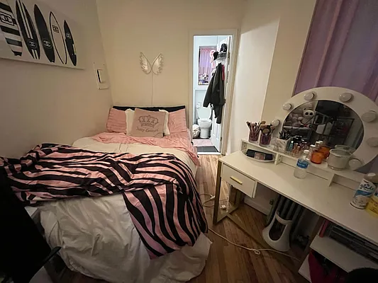 Rented by Chartwell Manhattan Realty | media 14