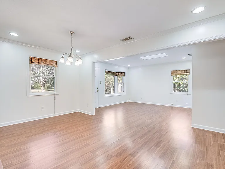 147 Port Royal Dr — Photo 3