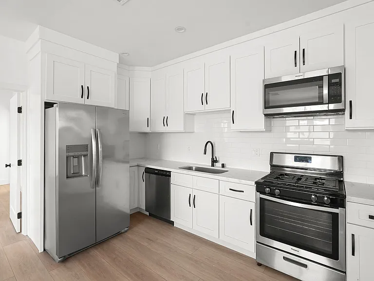 14531 Dickens St — Photo 5