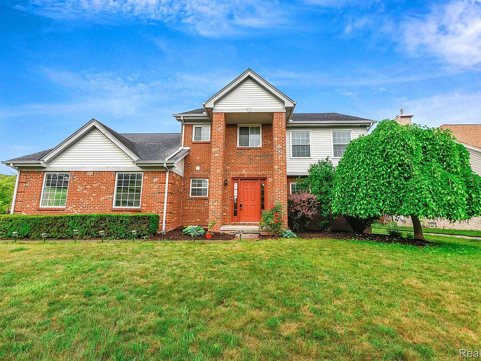 1st image of 660 Pheasant Woods Dr