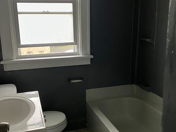 4th image of 3598 E 147th St #2