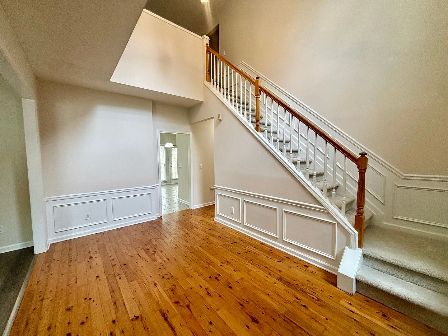 10920 Glenbarr Drive — Photo 2