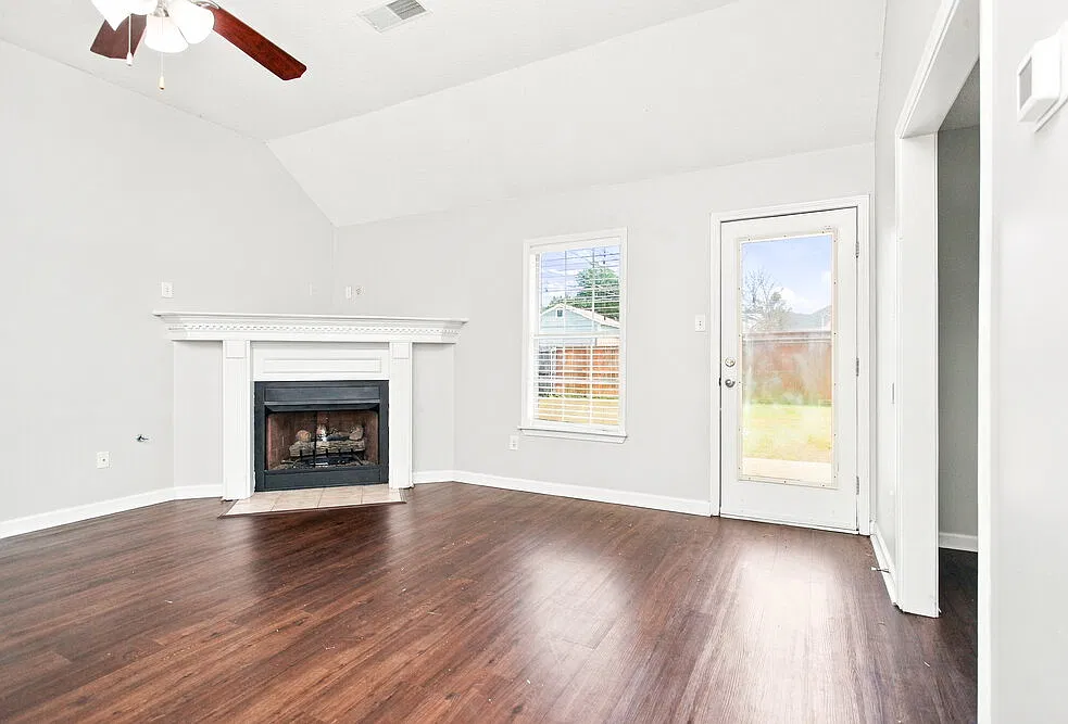 3 bed, 2.0 bath, 1510 sqft, $1,795 — Photo 3
