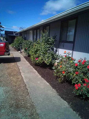 464 Smith St Photo 1