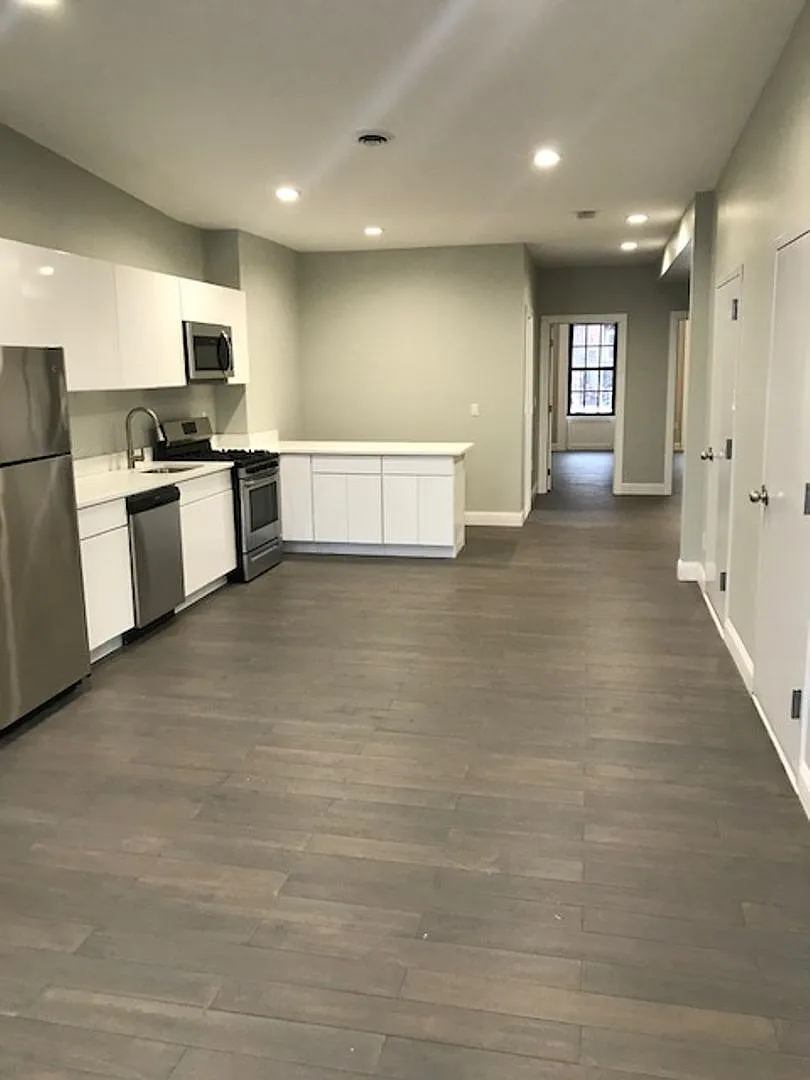 802 Broadway — Photo 1