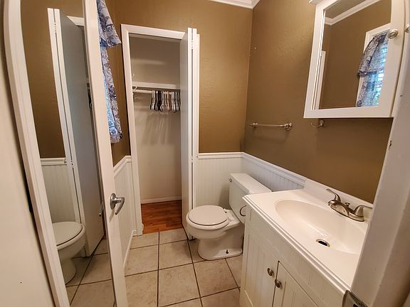 3rd image of 4620 SW H Ave