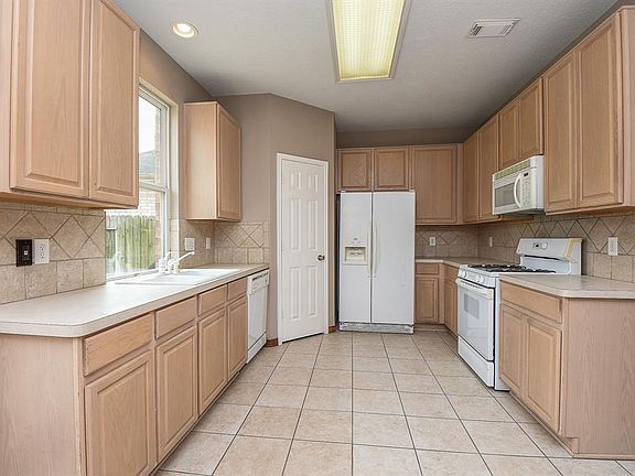 5th image of 11939 Leaf Oak Dr