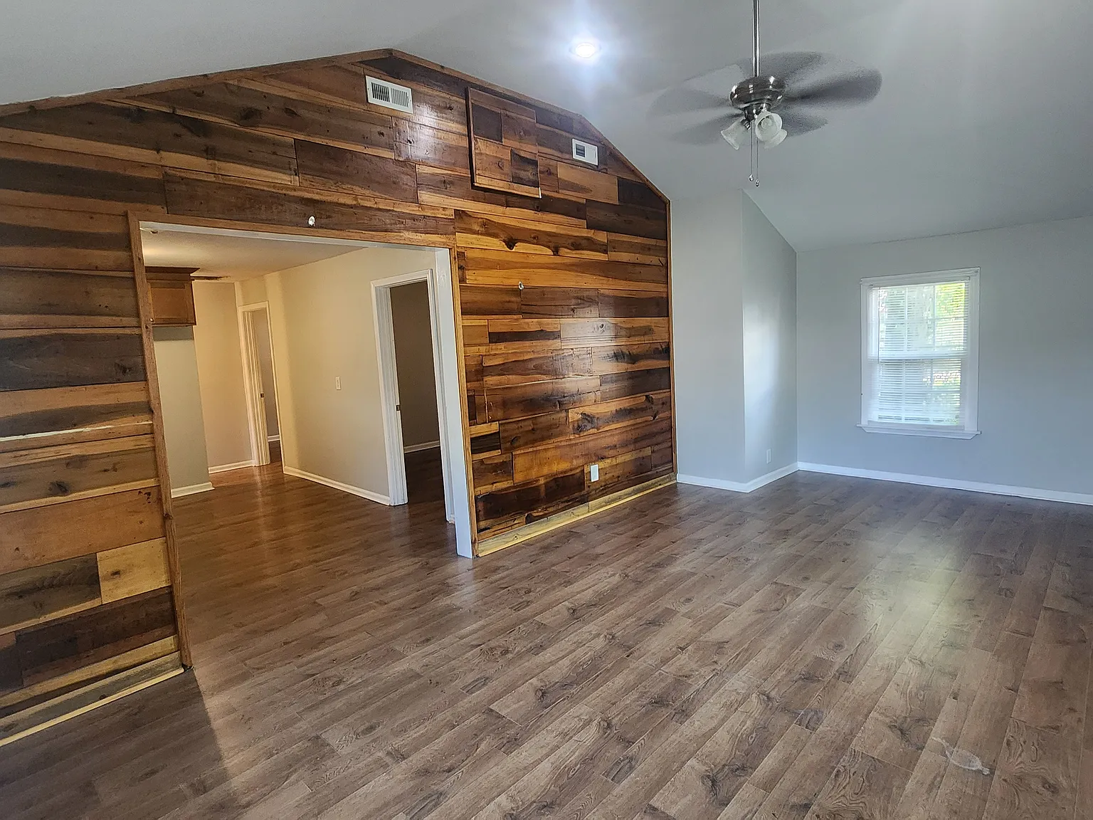 3 bed, 1100 sqft, $1,200 — Photo 1