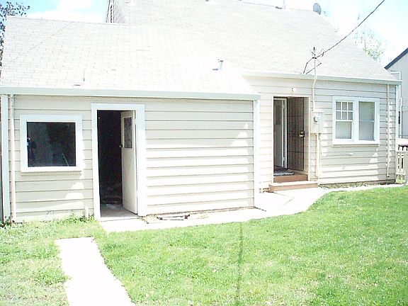 3rd image of 723 N Church St
