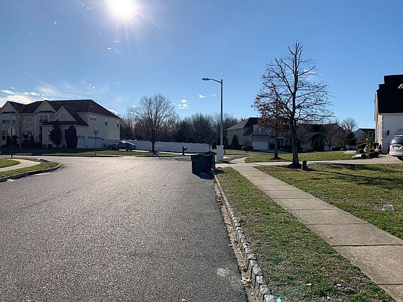 5th image of 1900 Steeplechase Dr