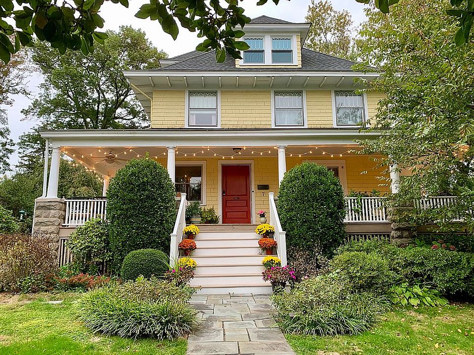 2nd image of 7 Ridgewood Ter
