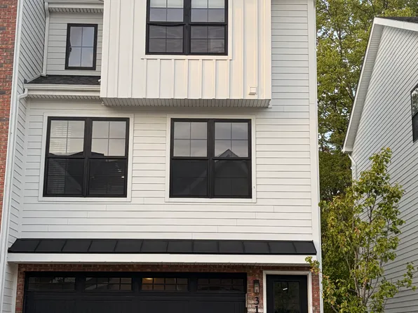 310 Thurgood Dr, Warrendale, PA 15086