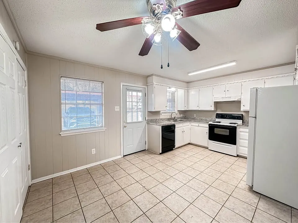 Building Photo - 4300 Gorman Dr #B