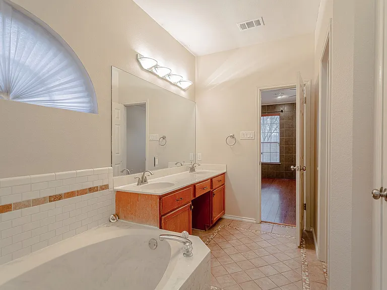 1235 Blackthorn Dr — Photo 16