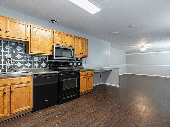 5th image of 190 Cato Dr