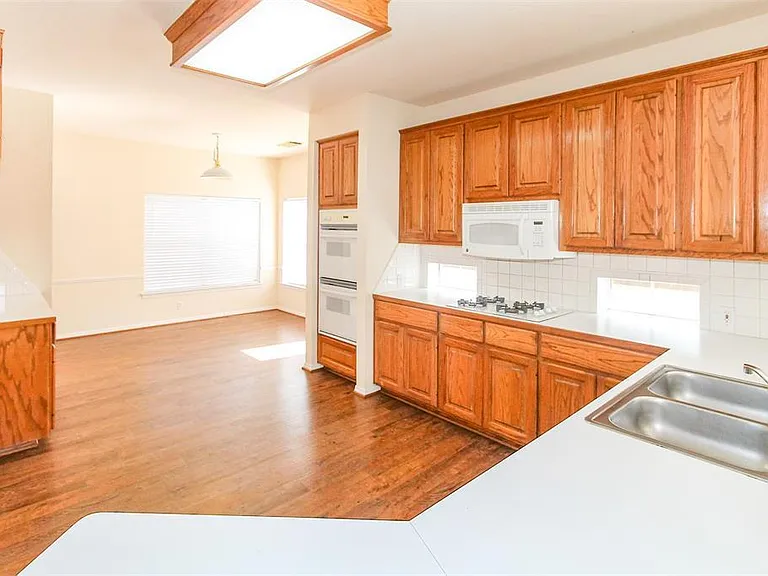 5921 Back Bay Ln — Photo 9