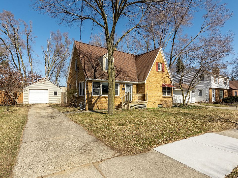 1st image of 929 Eleanor St NE