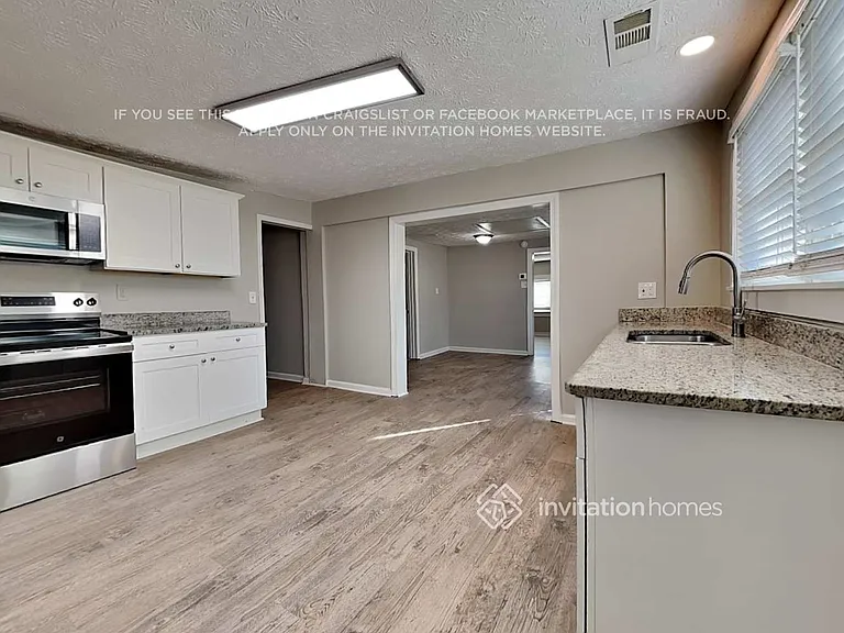 547 Rustic Rd — Photo 9