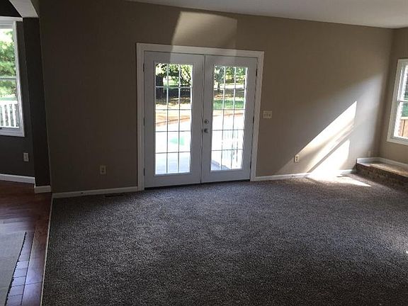 5th image of 324 Heritageoak Ct