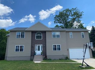 74 Jennifer Ln, Morrisville, PA 19067