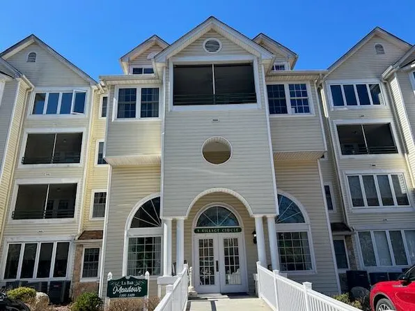 5 Village Cir APT 1104, Stroudsburg, PA 18360