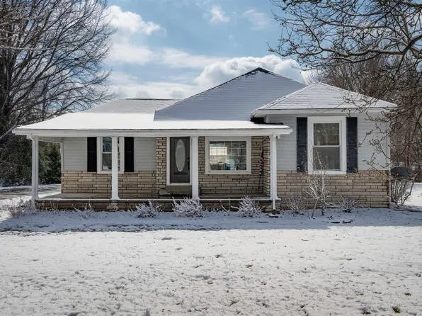 811 W Grand Ave, Carterville, IL 62918