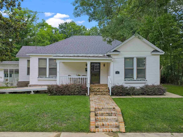 607 E Delta St, Jefferson, TX 75657