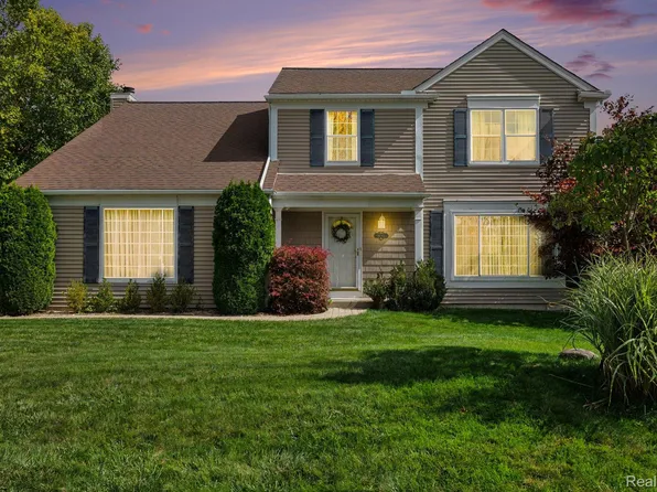 1692 Ridgecrest, Rochester Hills, MI 48306