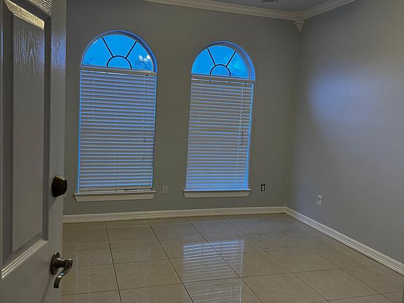4th image of 3312 Knight Ave