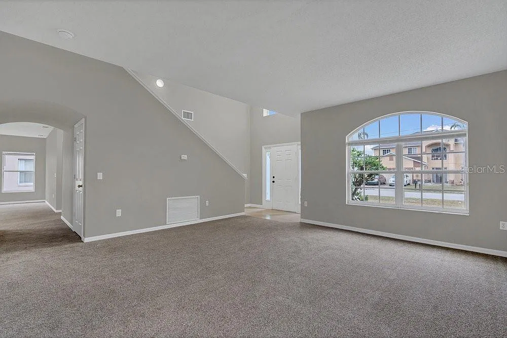 4 bed, 2.5 bath, 2847 sqft, $2,200 — Photo 4
