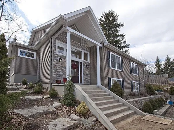 515 Glazier Rd, Chelsea, MI 48118