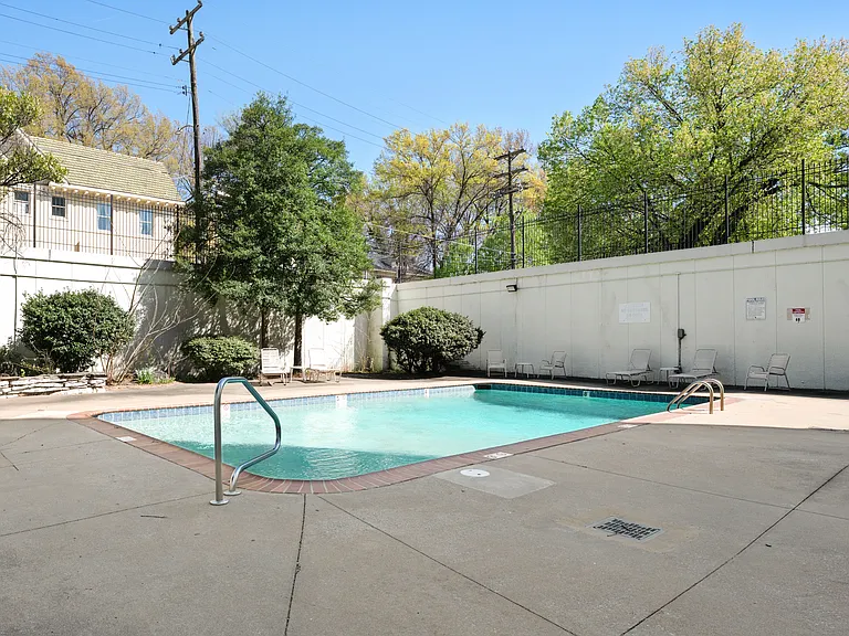 Central Gardens Apartments — Photo 12