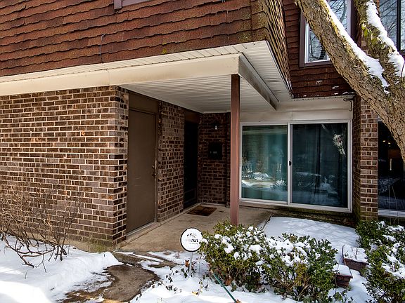 2nd image of 1625 W Belle Plaine Ave