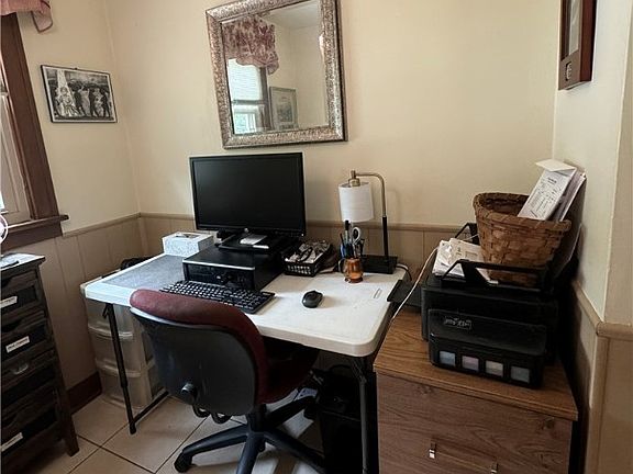 4th image of 2852 Crescent Dr NE