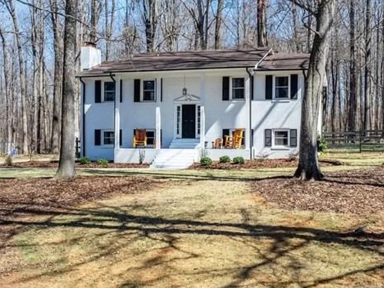 145 Timberlane Dr — Photo 2