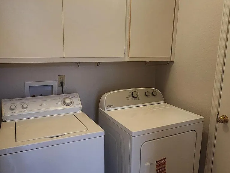 71 E Windhill Dr — Photo 24