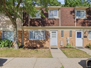 1408 Laurel Valley Dr, Waterford, MI 48327