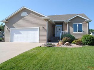 304 Middle Valley Dr, Rapid City, SD 57701