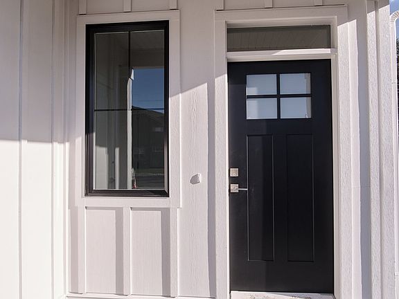 2nd image of 2521 NE 9th Ave