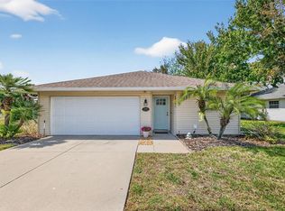 1984 Golden Palm Cir, Tavares, FL 32778