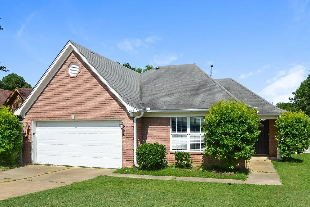 3 bed, 2.0 bath, 1502 sqft, $1,695 — Photo 3