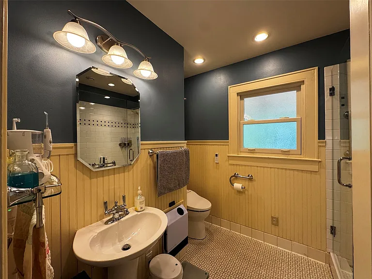 2002 E Side Dr — Photo 11