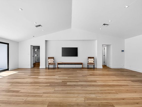 4th image of 832 Appleby Street