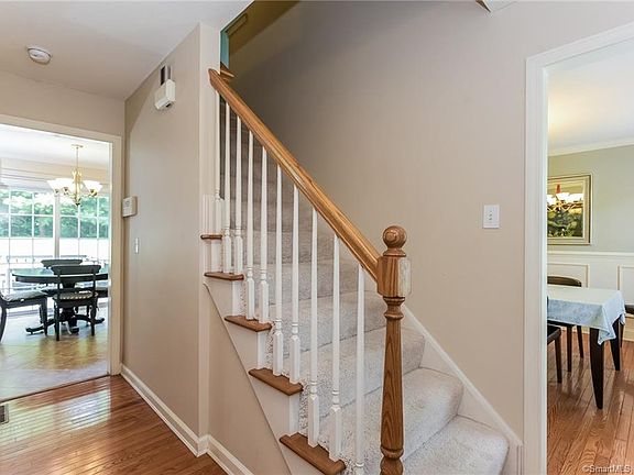 3rd image of 77 Chase Hollow Ln