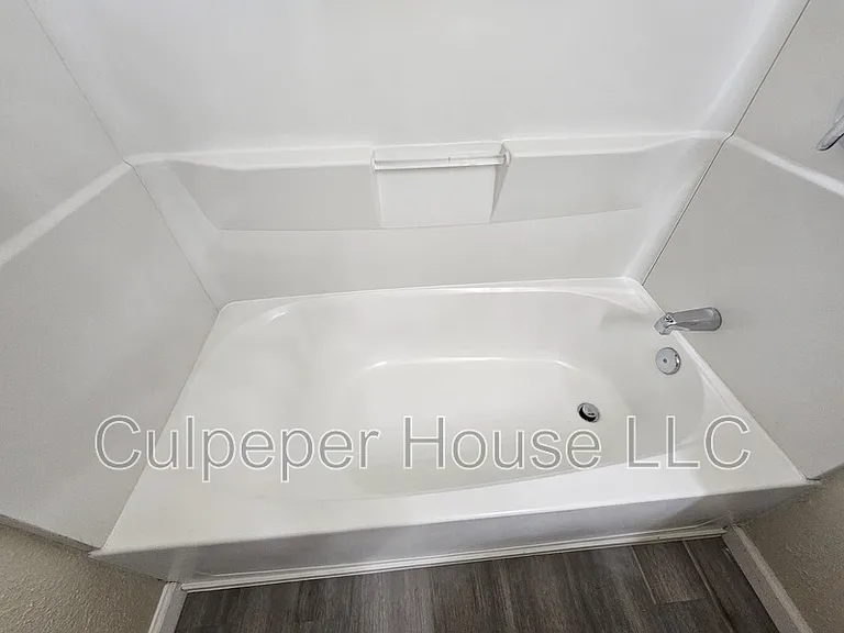 1046 Slater St — Photo 12