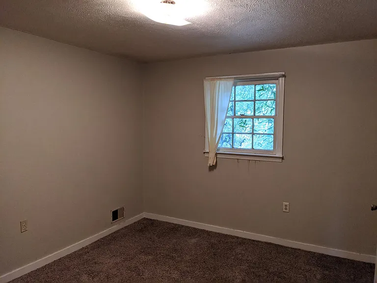 130 Brentwood Pl NE — Photo 19