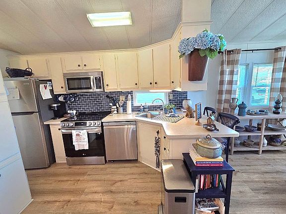 2nd image of 140 Jaymar Park Dr #155